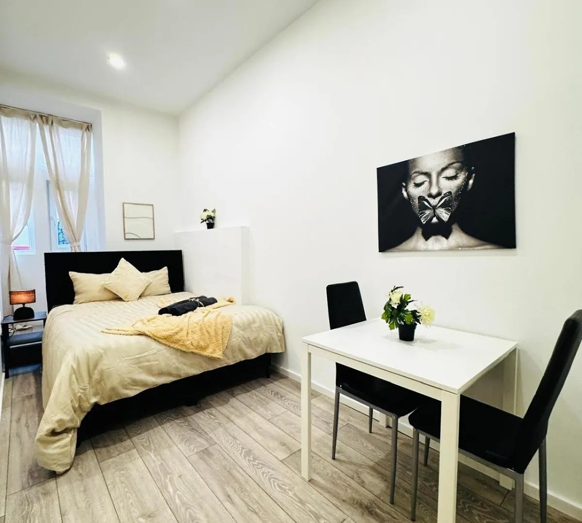 Elegant 5-Br Shared Home Ideal For Groups & Families Vienna 0*,  Austria