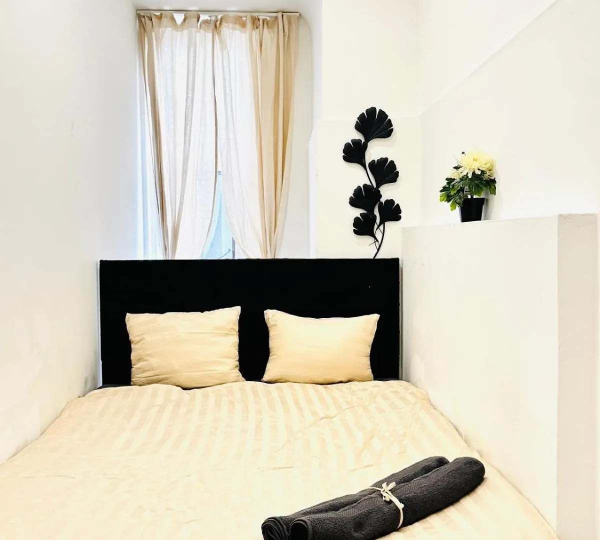 Elegant 5-Br Shared Home Ideal For Groups & Families Vienna 0*,