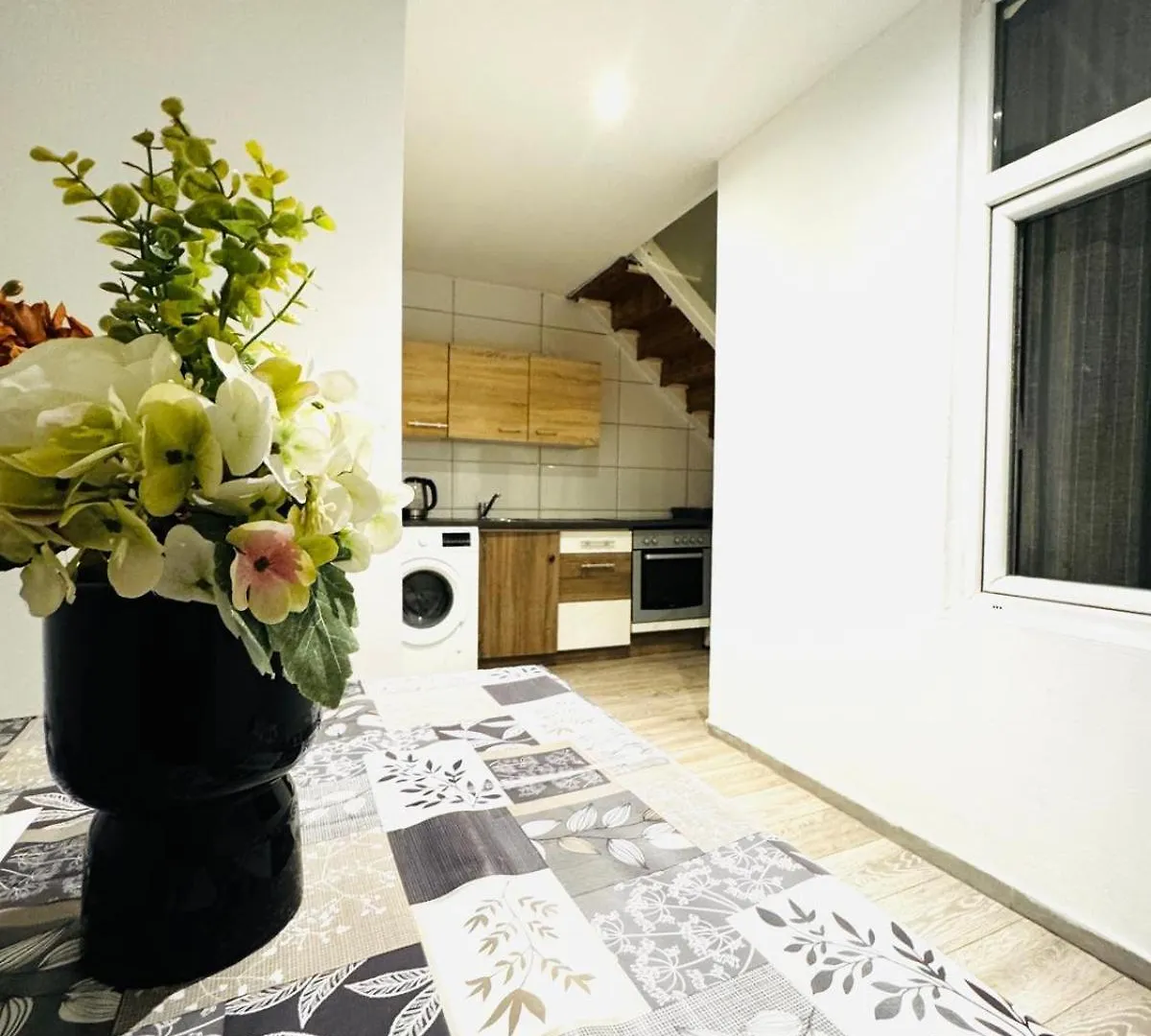 Elegant 5-Br Shared Home Ideal For Groups & Families Vienna Apartment